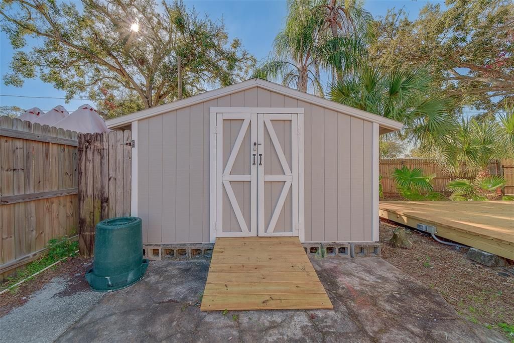 For Rent: $2,350 (2 beds, 1 baths, 1136 Square Feet)