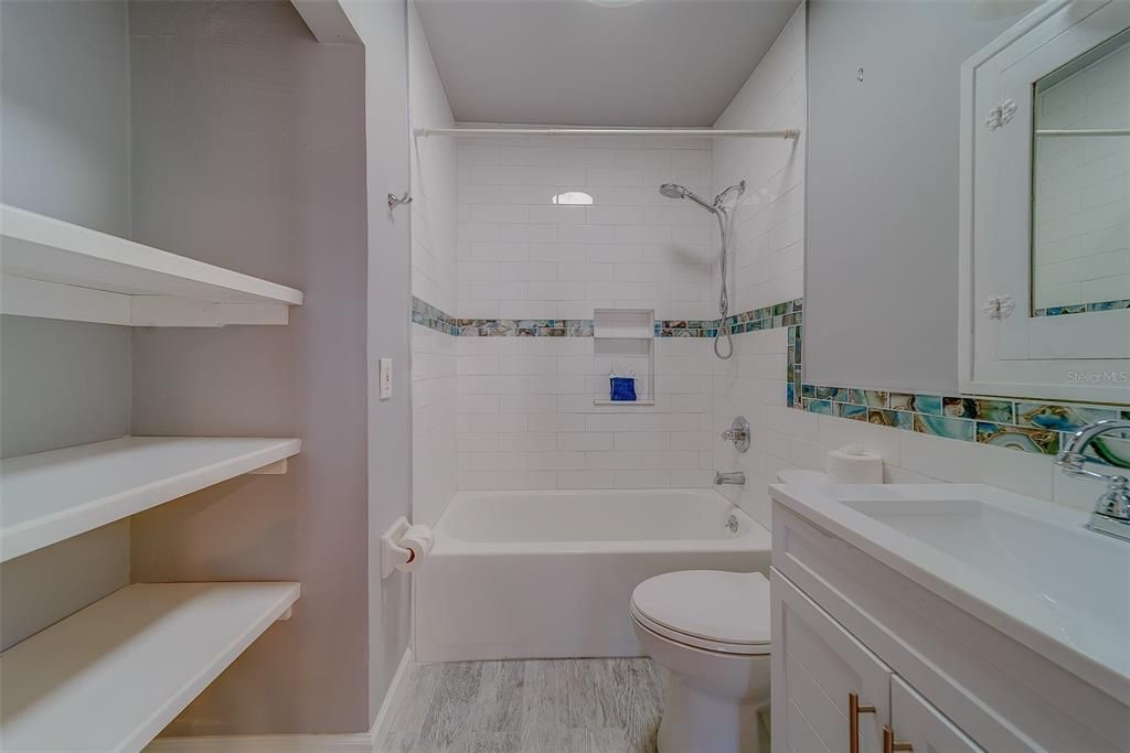 For Rent: $2,350 (2 beds, 1 baths, 1136 Square Feet)