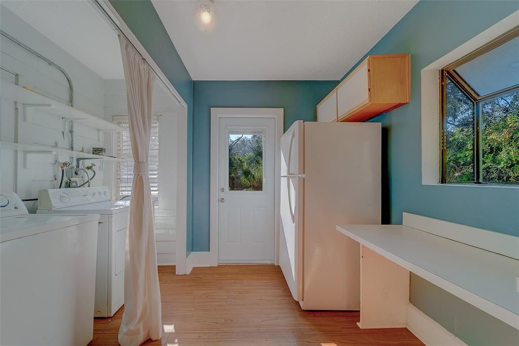 For Rent: $2,350 (2 beds, 1 baths, 1136 Square Feet)