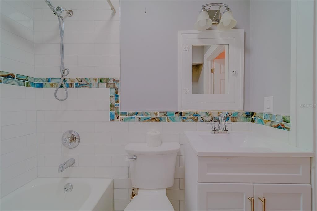 For Rent: $2,350 (2 beds, 1 baths, 1136 Square Feet)