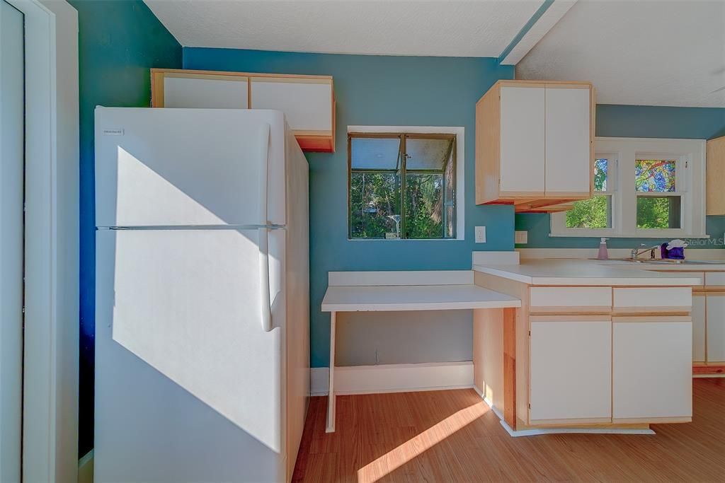 For Rent: $2,350 (2 beds, 1 baths, 1136 Square Feet)