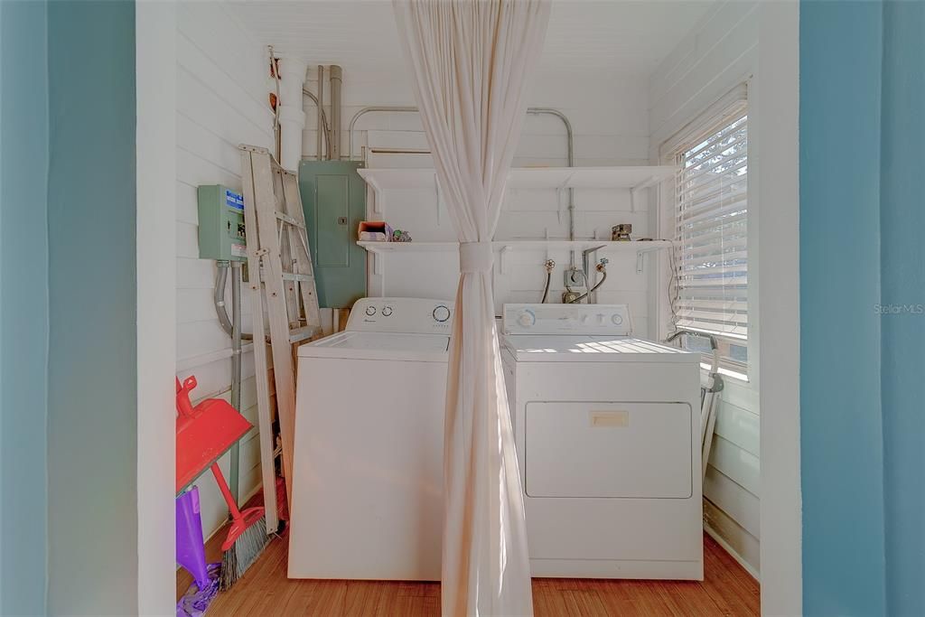 For Rent: $2,350 (2 beds, 1 baths, 1136 Square Feet)