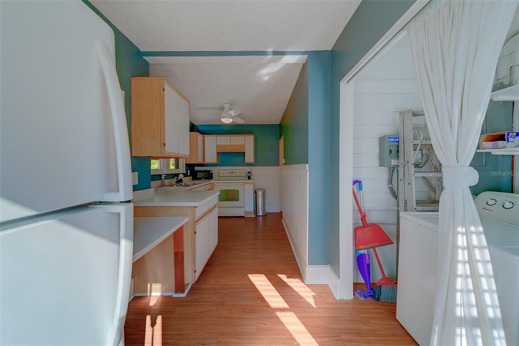 For Rent: $2,350 (2 beds, 1 baths, 1136 Square Feet)