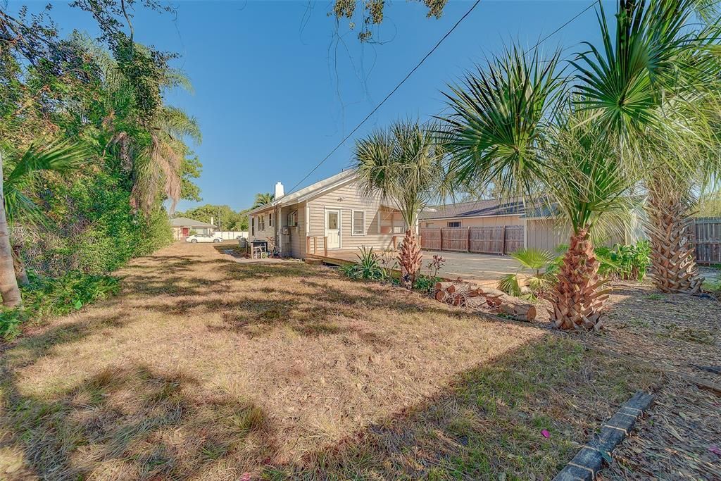 For Rent: $2,350 (2 beds, 1 baths, 1136 Square Feet)