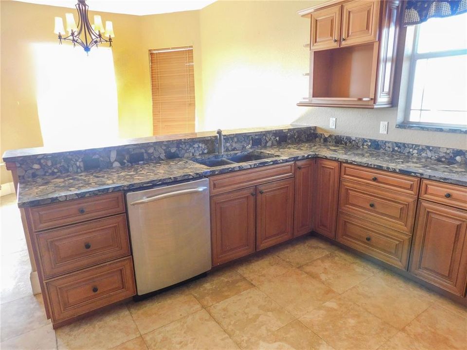 На продажу: $559,900 (4 спален, 3 ванн, 2691 Квадратных фут)