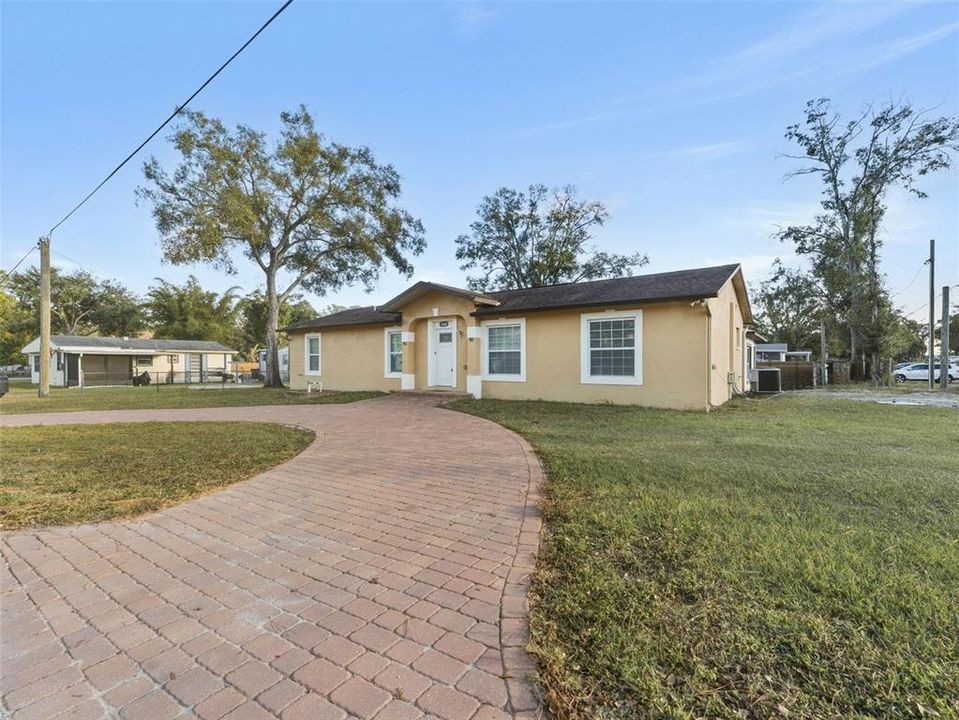 En Venta: $415,000 (3 camas, 2 baños, 1416 Pies cuadrados)