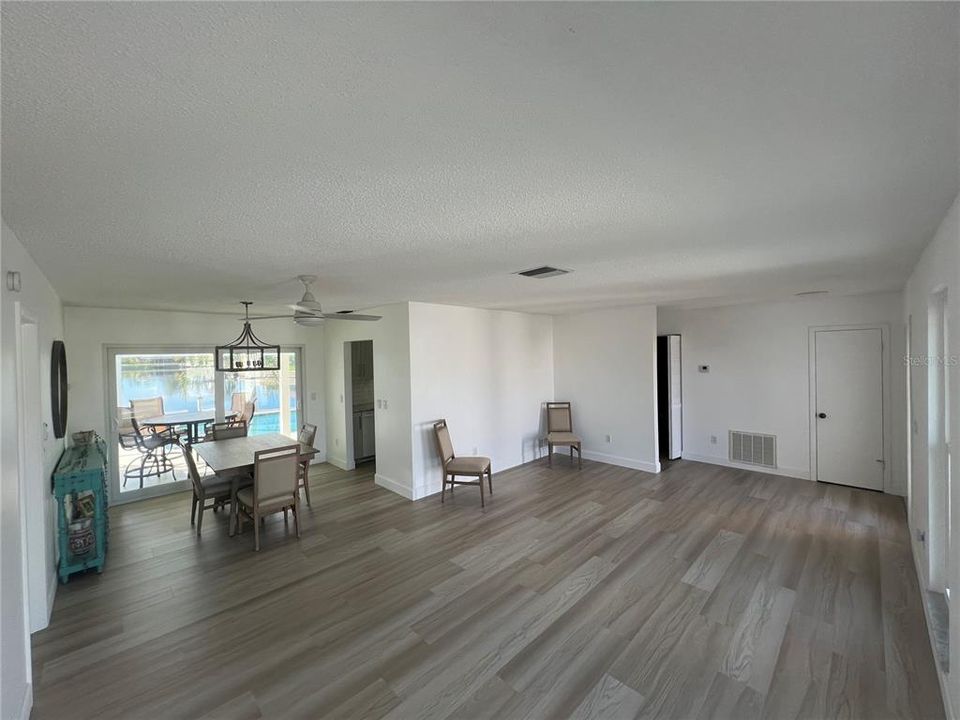 En Venta: $499,900 (2 camas, 2 baños, 1471 Pies cuadrados)