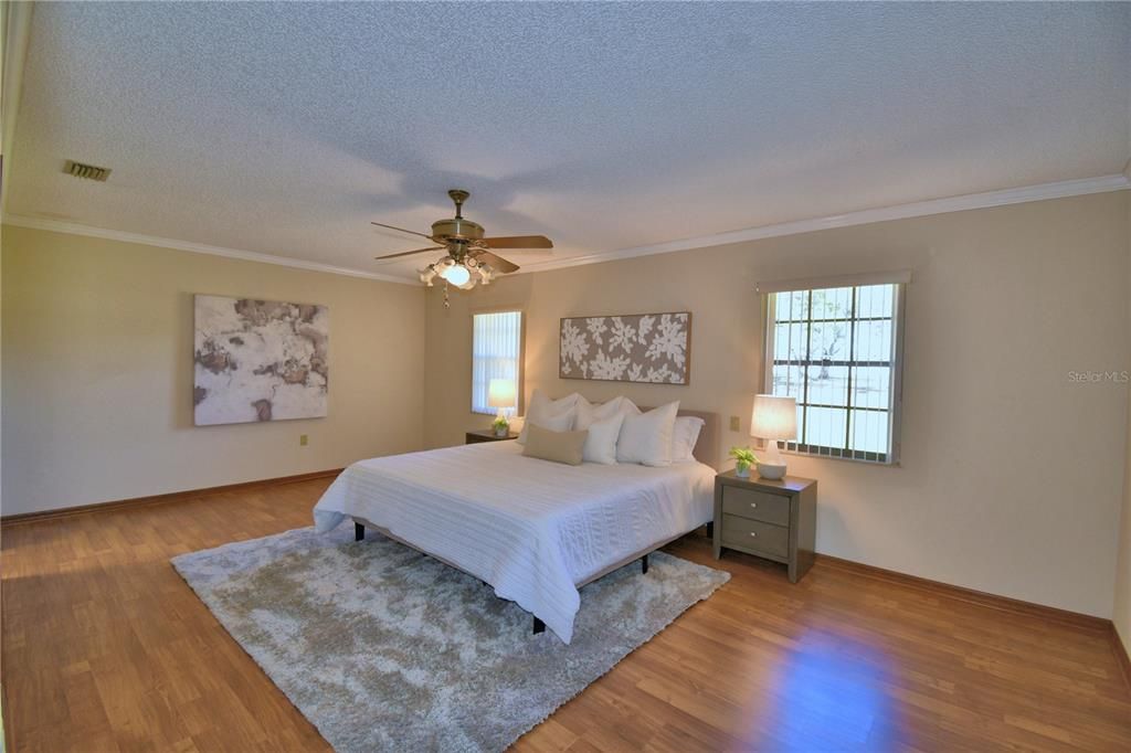 待售: $550,000 (3 贝兹, 2 浴室, 2315 平方英尺)