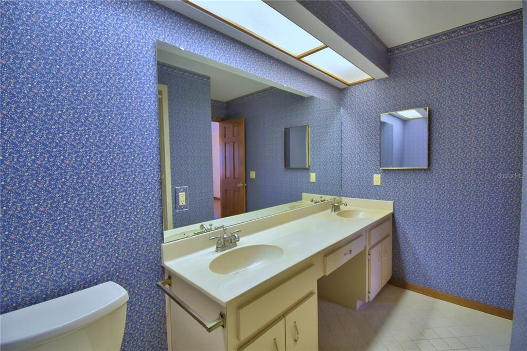 待售: $550,000 (3 贝兹, 2 浴室, 2315 平方英尺)