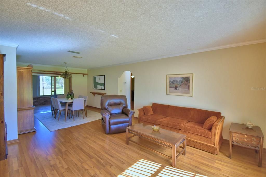 待售: $550,000 (3 贝兹, 2 浴室, 2315 平方英尺)