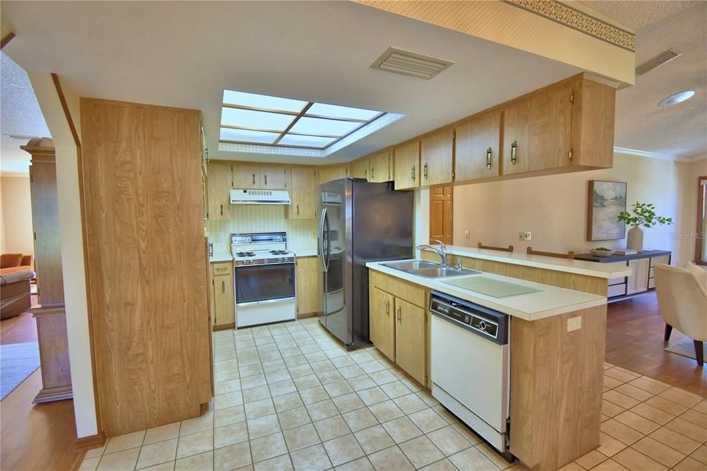 待售: $550,000 (3 贝兹, 2 浴室, 2315 平方英尺)