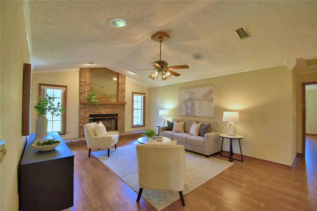 待售: $550,000 (3 贝兹, 2 浴室, 2315 平方英尺)