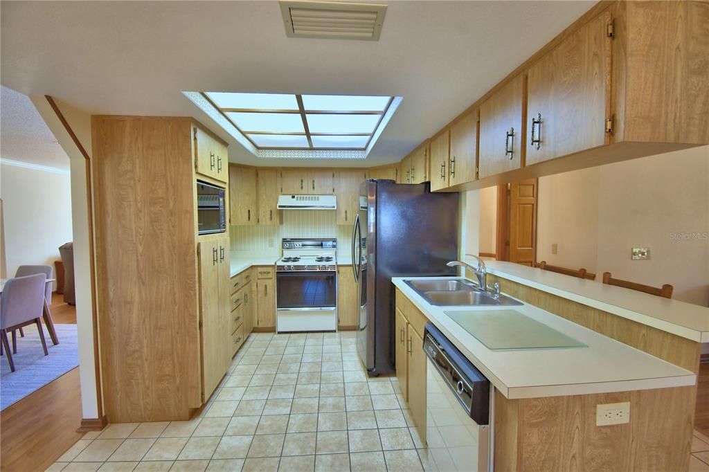 待售: $550,000 (3 贝兹, 2 浴室, 2315 平方英尺)