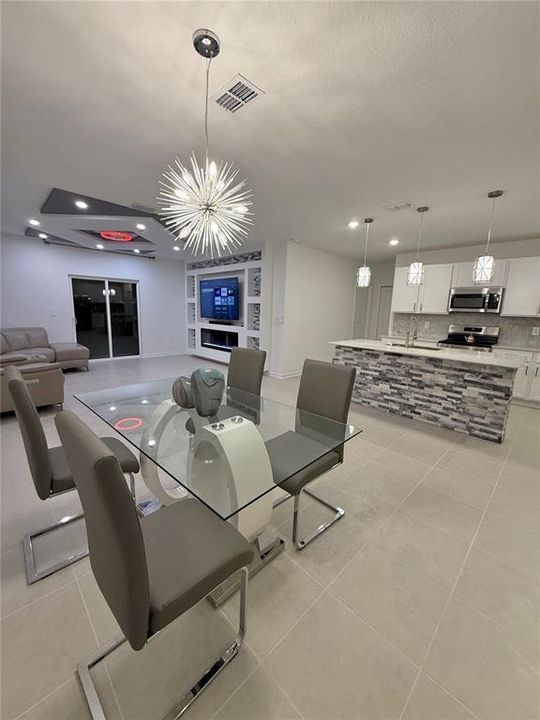 For Sale: $385,000 (6 beds, 3 baths, 2463 Square Feet)