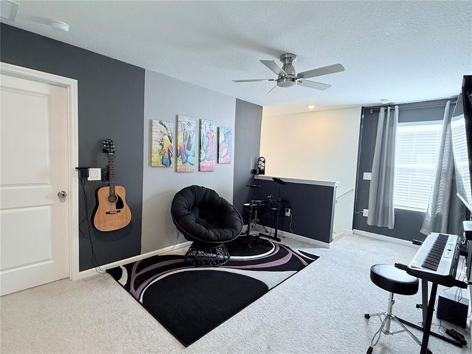 For Sale: $385,000 (6 beds, 3 baths, 2463 Square Feet)