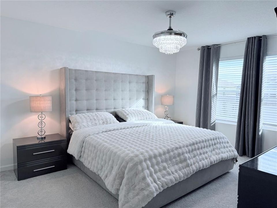 For Sale: $385,000 (6 beds, 3 baths, 2463 Square Feet)