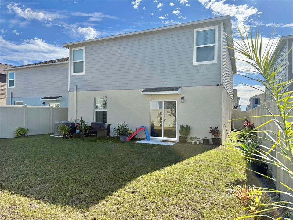 For Sale: $385,000 (6 beds, 3 baths, 2463 Square Feet)