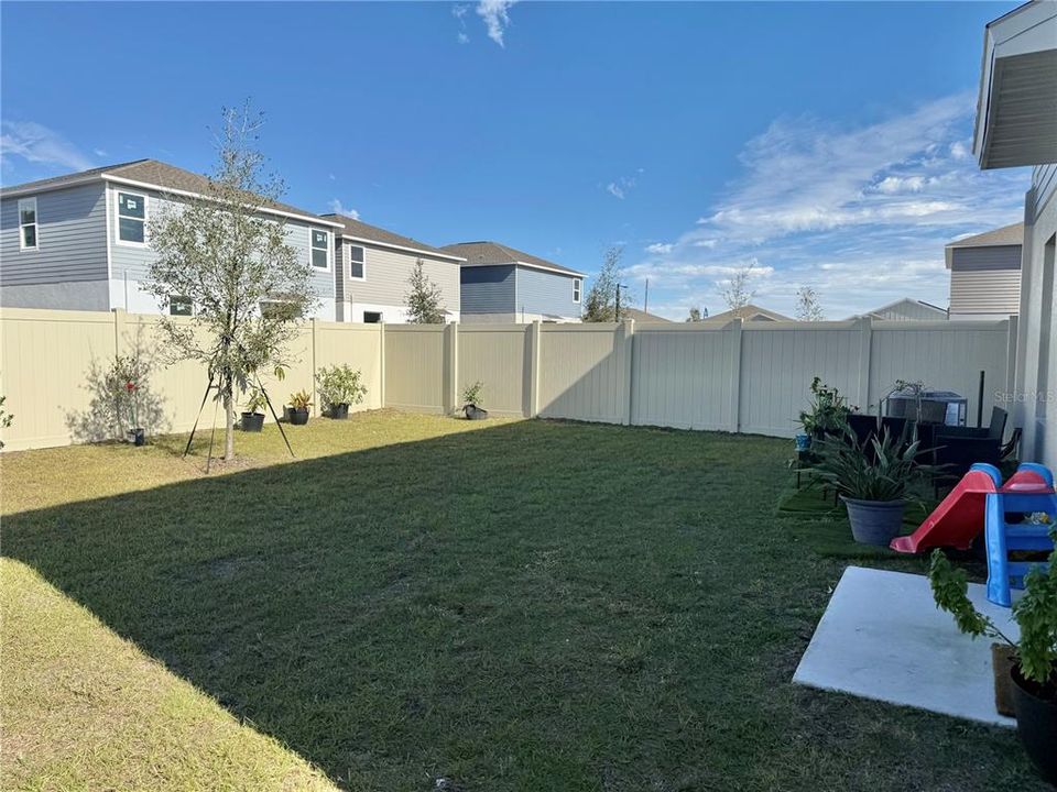 For Sale: $385,000 (6 beds, 3 baths, 2463 Square Feet)