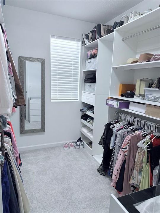 For Sale: $385,000 (6 beds, 3 baths, 2463 Square Feet)