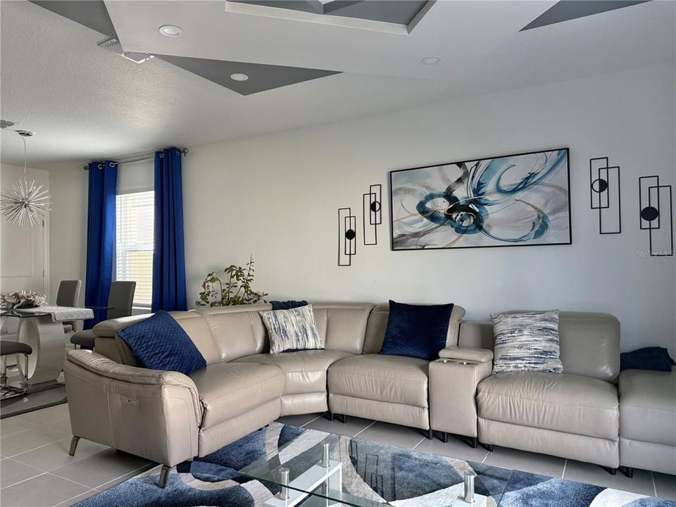 For Sale: $385,000 (6 beds, 3 baths, 2463 Square Feet)