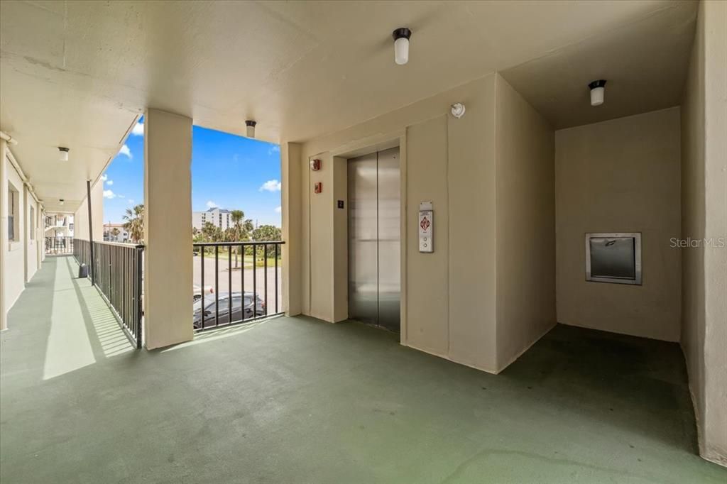 For Sale: $109,000 (1 beds, 1 baths, 590 Square Feet)