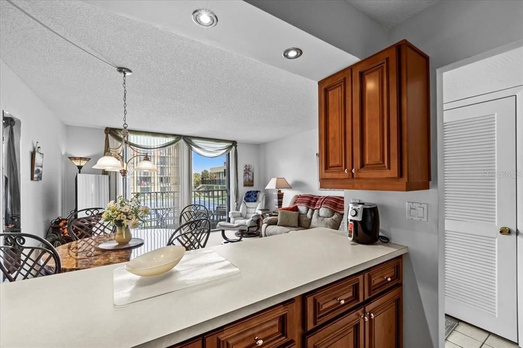 For Sale: $109,000 (1 beds, 1 baths, 590 Square Feet)