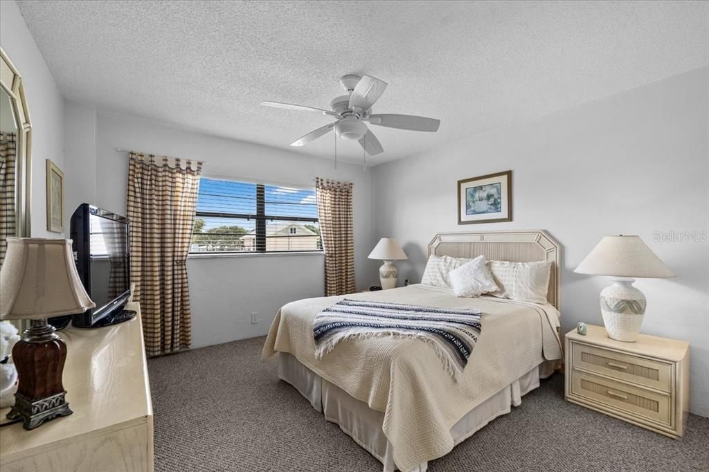 For Sale: $109,000 (1 beds, 1 baths, 590 Square Feet)