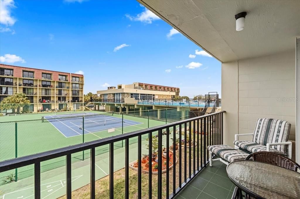 For Sale: $109,000 (1 beds, 1 baths, 590 Square Feet)