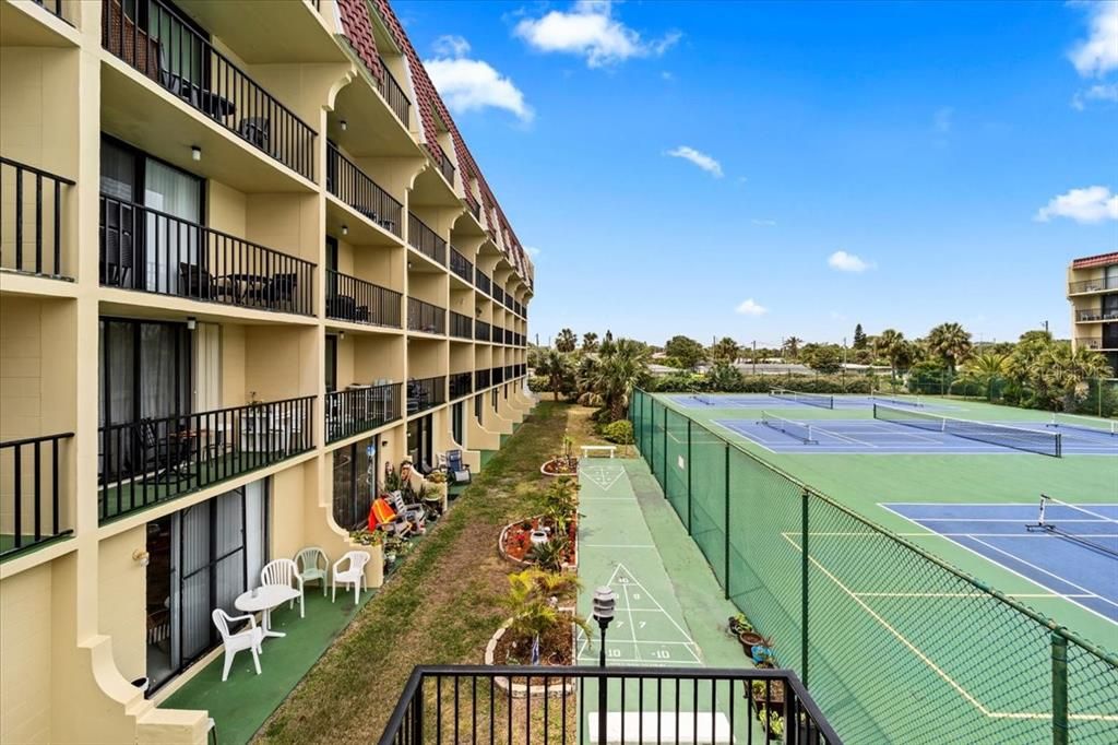 For Sale: $109,000 (1 beds, 1 baths, 590 Square Feet)