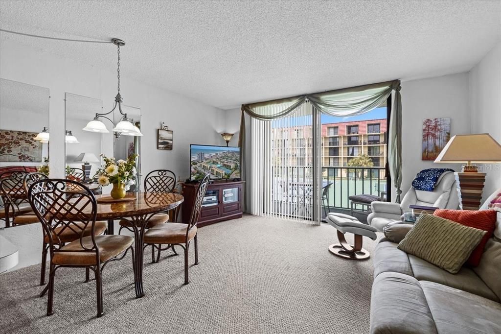 For Sale: $109,000 (1 beds, 1 baths, 590 Square Feet)