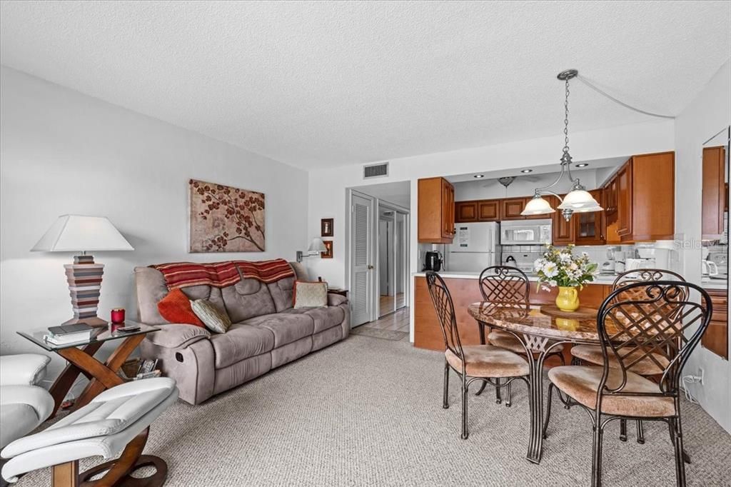 For Sale: $109,000 (1 beds, 1 baths, 590 Square Feet)