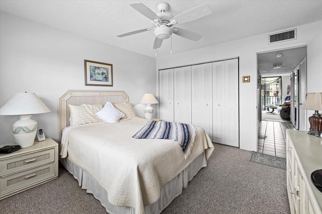 For Sale: $109,000 (1 beds, 1 baths, 590 Square Feet)