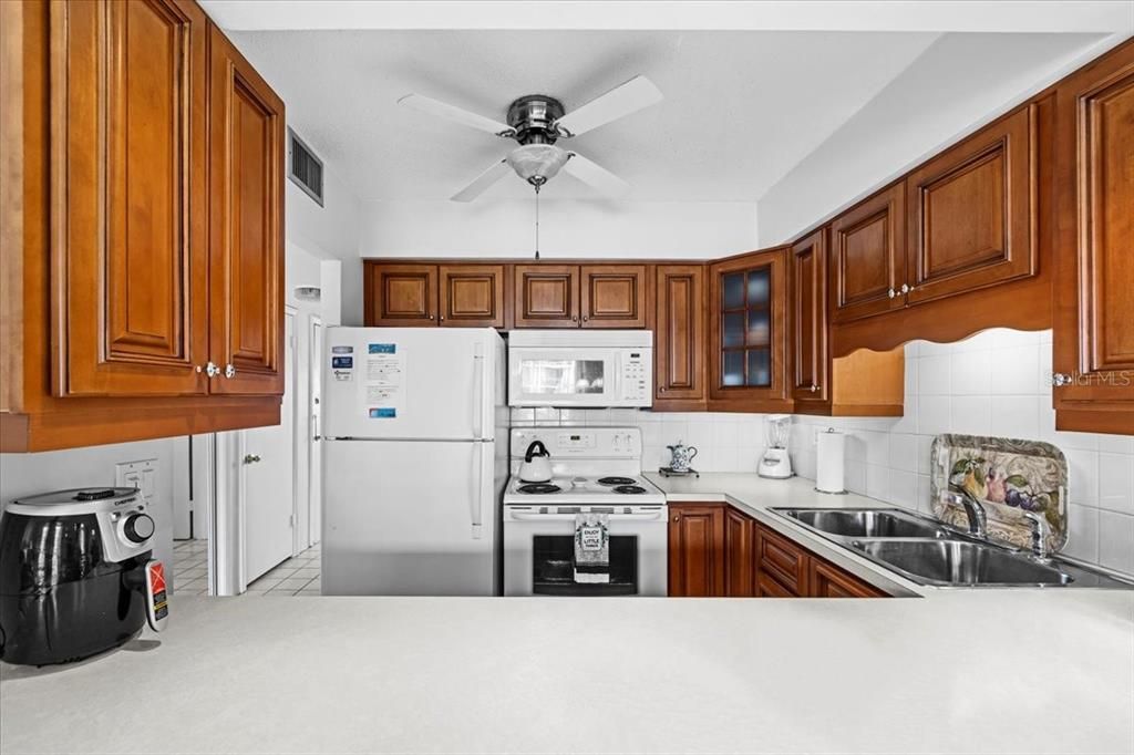 For Sale: $109,000 (1 beds, 1 baths, 590 Square Feet)