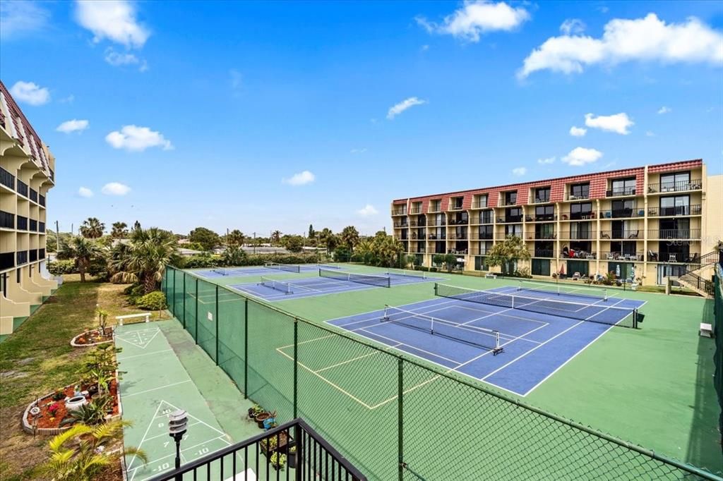 For Sale: $109,000 (1 beds, 1 baths, 590 Square Feet)