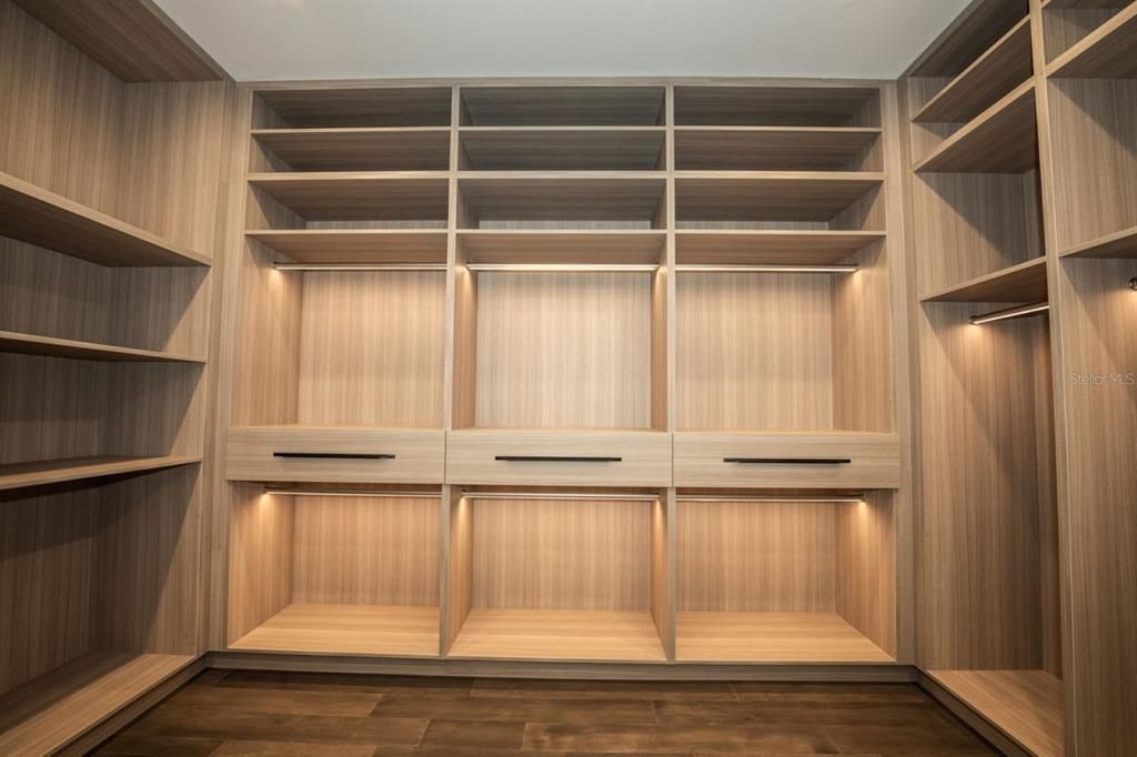 For Rent: $11,500 (4 beds, 4 baths, 3652 Square Feet)