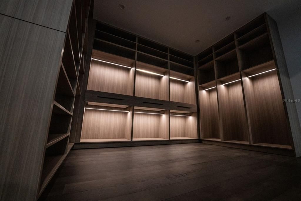 For Rent: $11,500 (4 beds, 4 baths, 3652 Square Feet)