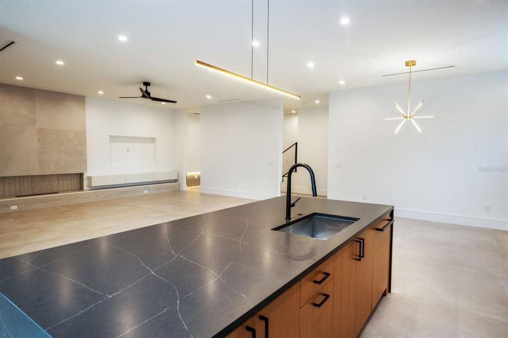 For Rent: $11,500 (4 beds, 4 baths, 3652 Square Feet)