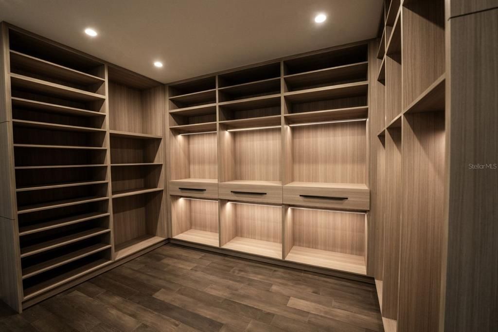 For Rent: $11,500 (4 beds, 4 baths, 3652 Square Feet)