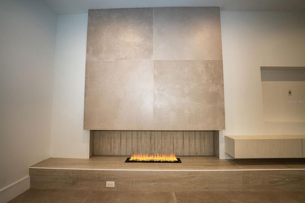 For Rent: $11,500 (4 beds, 4 baths, 3652 Square Feet)