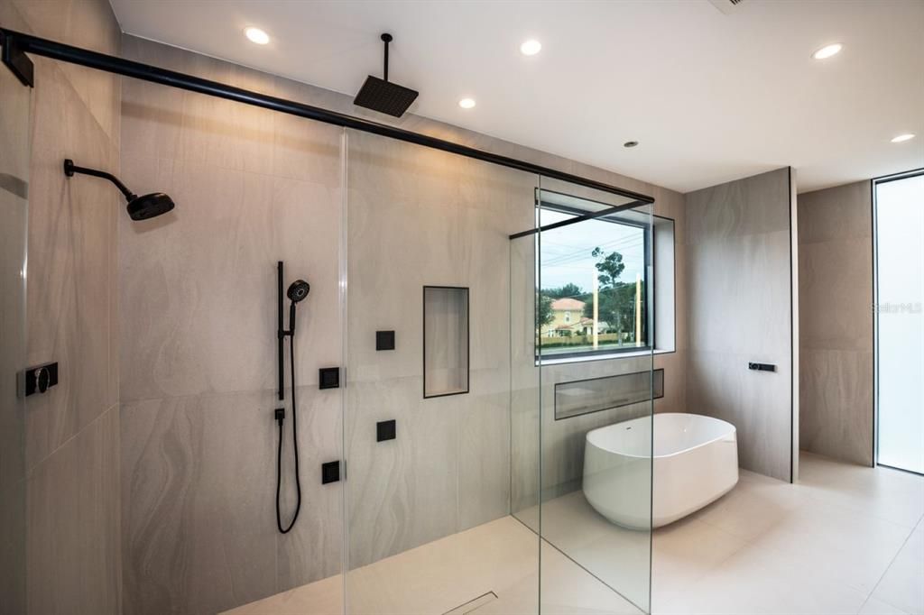 For Rent: $11,500 (4 beds, 4 baths, 3652 Square Feet)