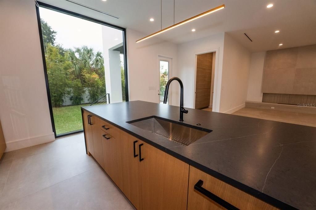 For Rent: $11,500 (4 beds, 4 baths, 3652 Square Feet)