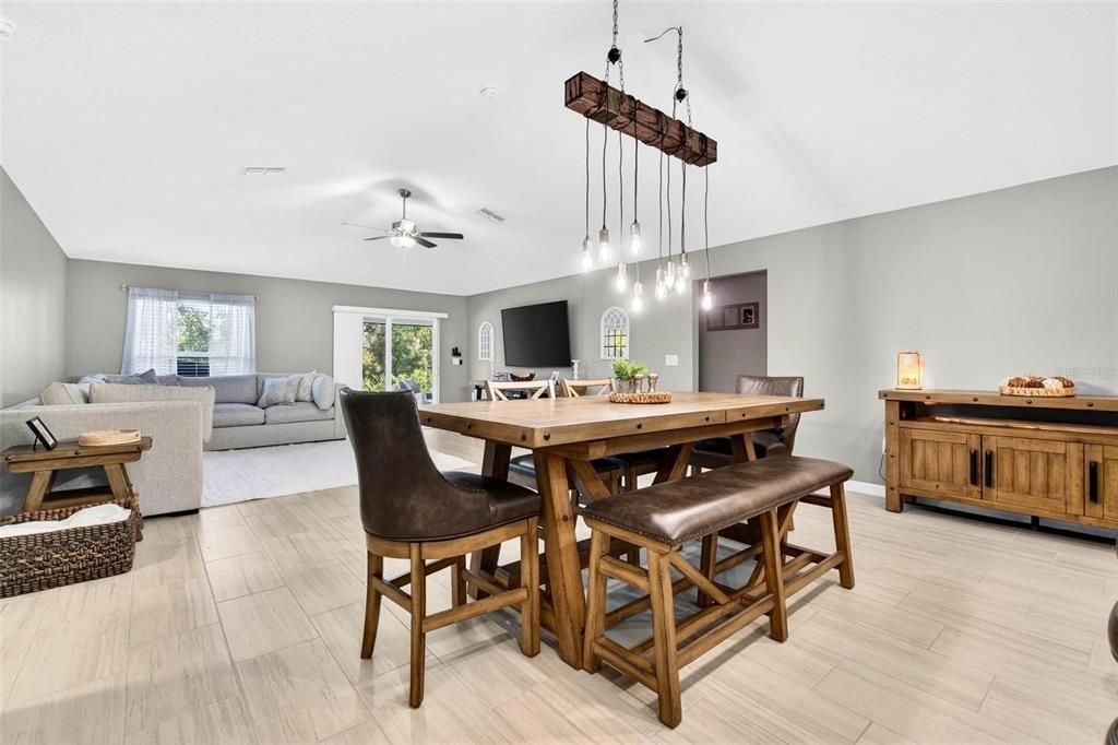 На продажу: $379,000 (4 спален, 2 ванн, 2270 Квадратных фут)