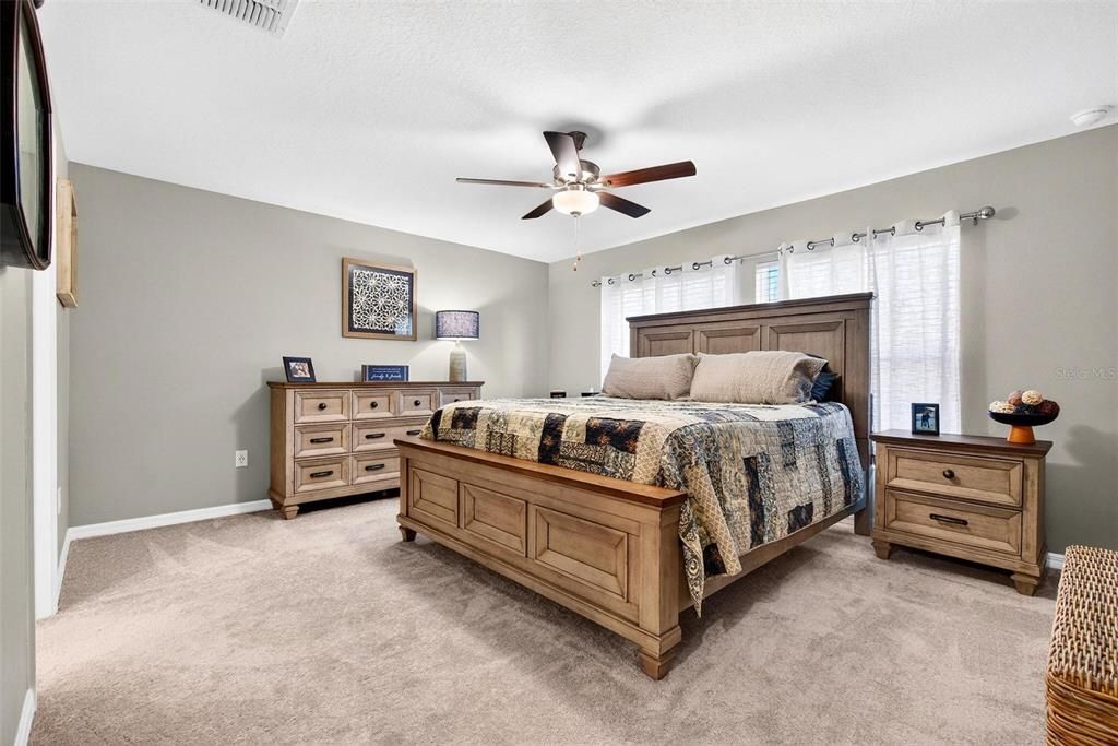 На продажу: $379,000 (4 спален, 2 ванн, 2270 Квадратных фут)