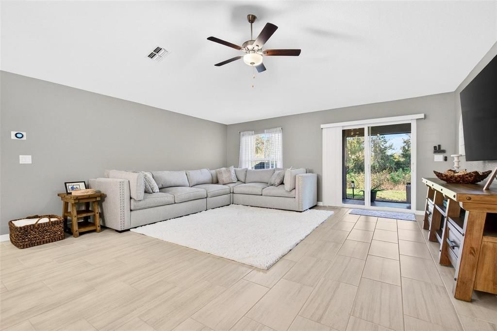 На продажу: $379,000 (4 спален, 2 ванн, 2270 Квадратных фут)