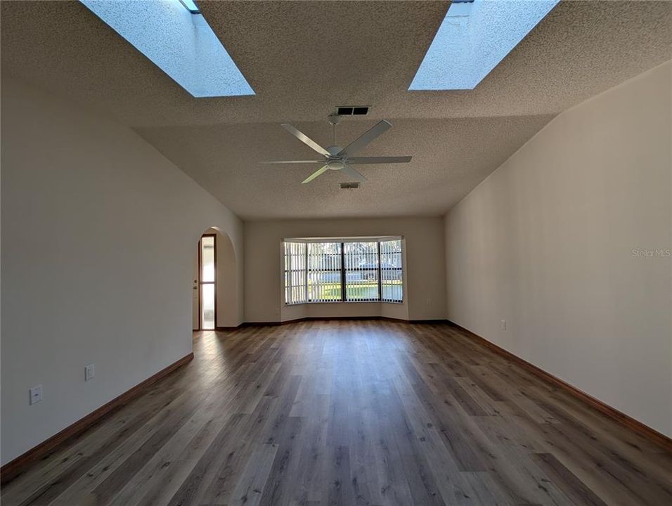 В аренду: $2,300 (3 спален, 2 ванн, 1643 Квадратных фут)