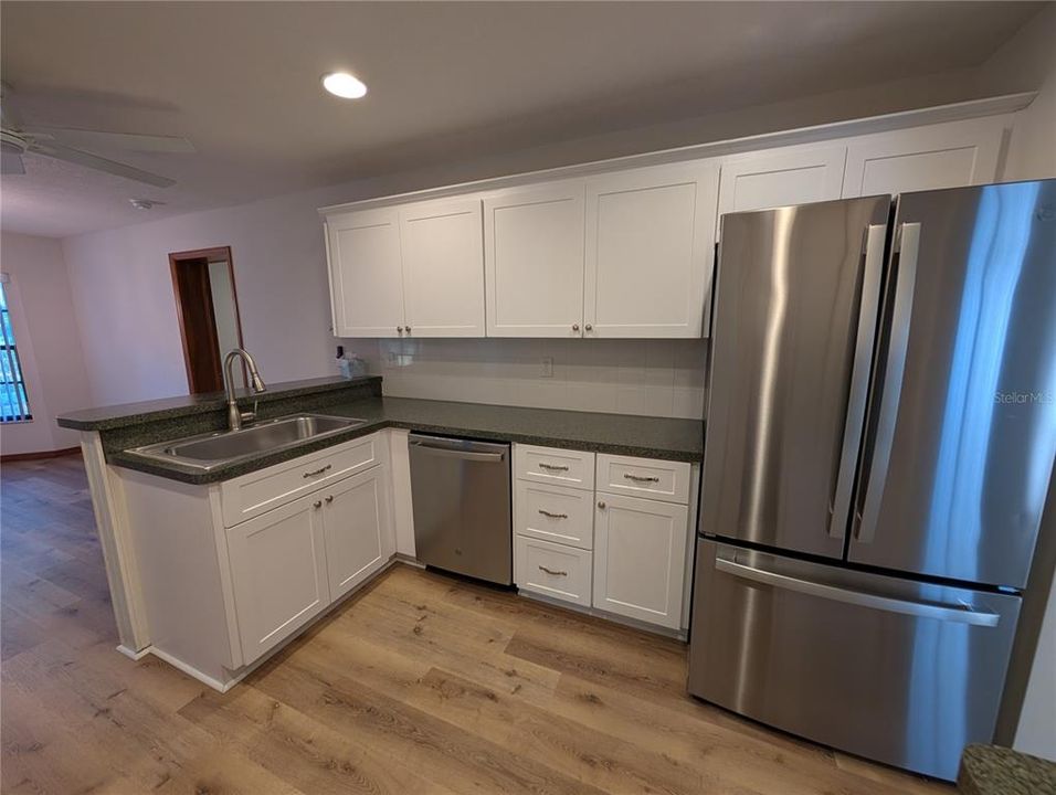 В аренду: $2,300 (3 спален, 2 ванн, 1643 Квадратных фут)