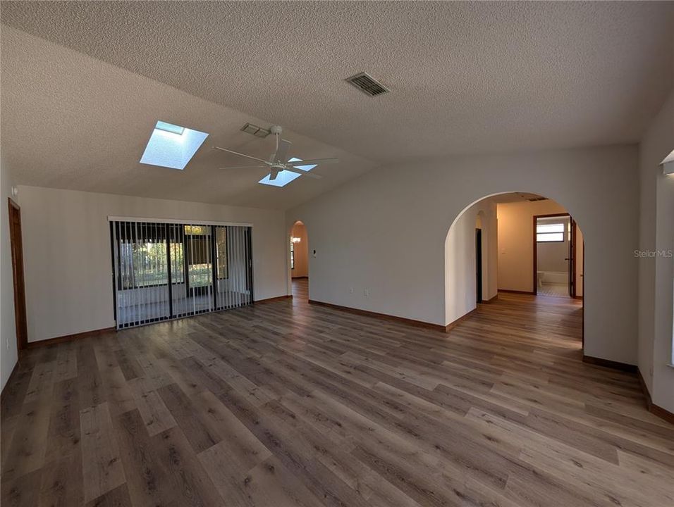 В аренду: $2,300 (3 спален, 2 ванн, 1643 Квадратных фут)