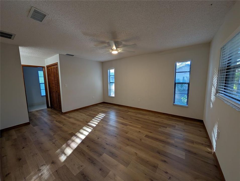 В аренду: $2,300 (3 спален, 2 ванн, 1643 Квадратных фут)