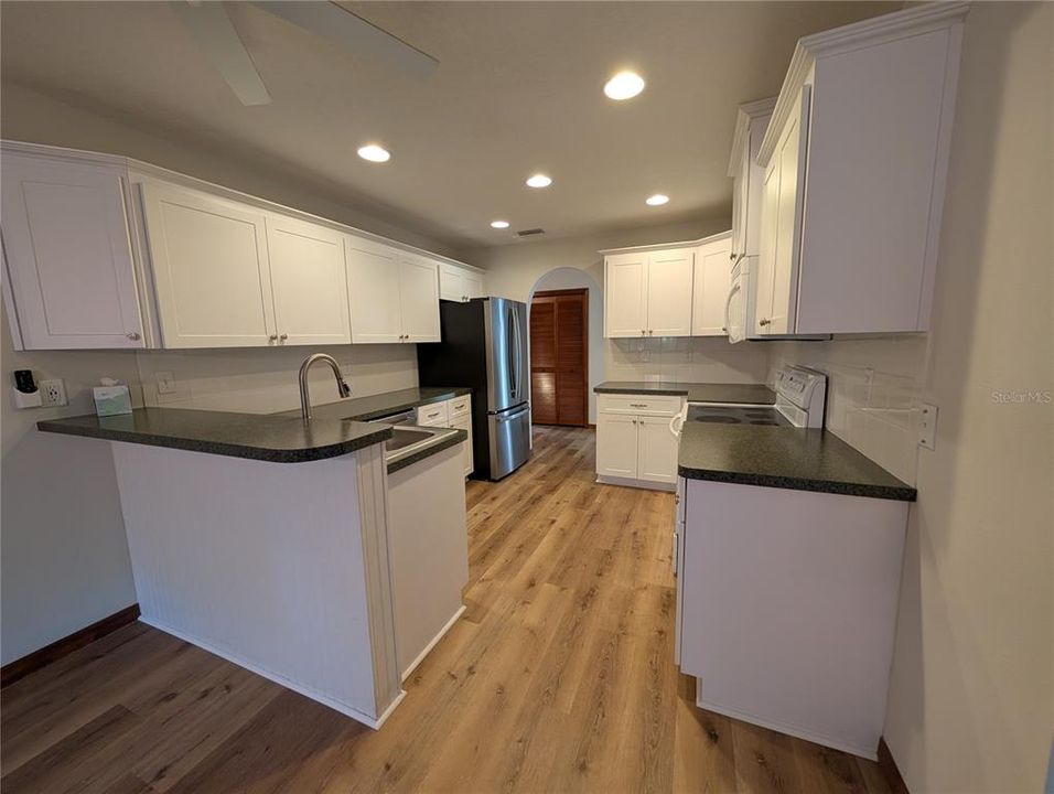 В аренду: $2,300 (3 спален, 2 ванн, 1643 Квадратных фут)