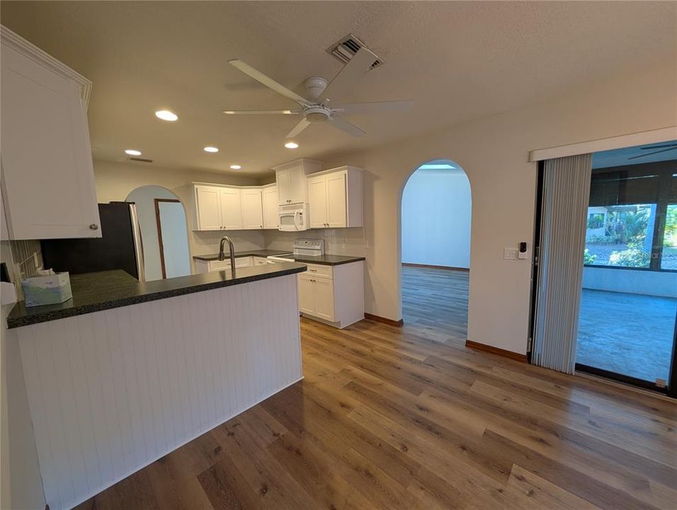 В аренду: $2,300 (3 спален, 2 ванн, 1643 Квадратных фут)